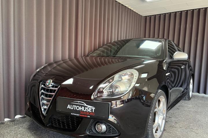 Sort Alfa Romeo Giulietta fra 2015