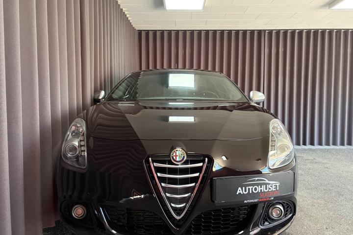 Sort Alfa Romeo Giulietta fra 2015