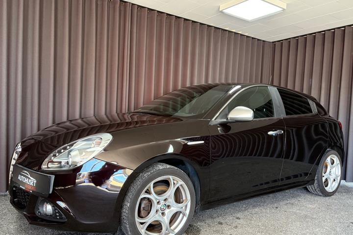 Sort Alfa Romeo Giulietta fra 2015
