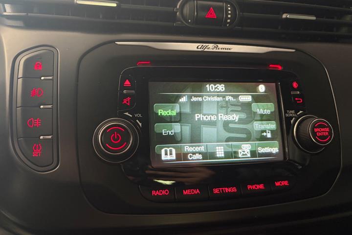 Sort Alfa Romeo Giulietta fra 2015