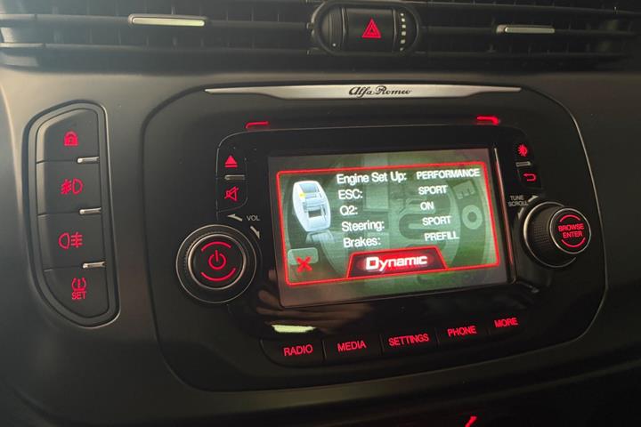 Sort Alfa Romeo Giulietta fra 2015