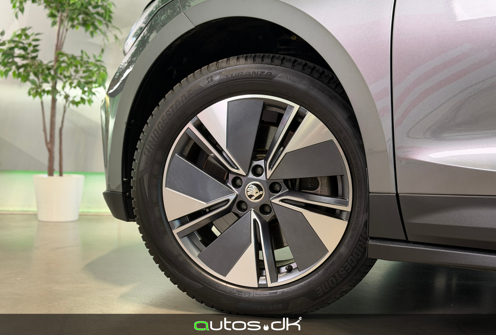 Grå Skoda Enyaq fra 2025