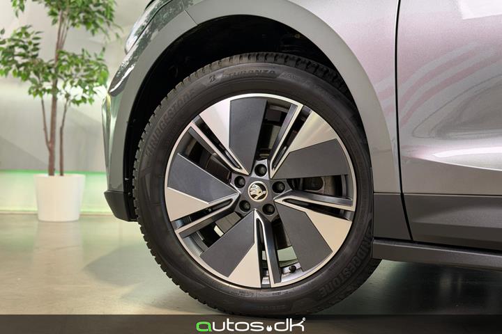 Grå Skoda Enyaq fra 2025