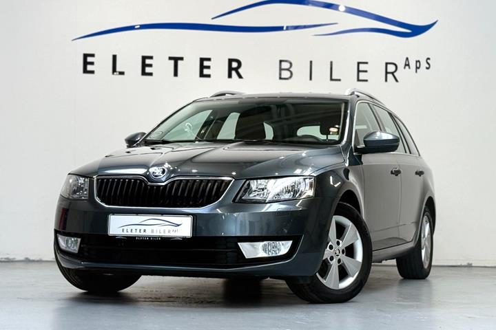 Grå Skoda Octavia fra 2017 set udefra