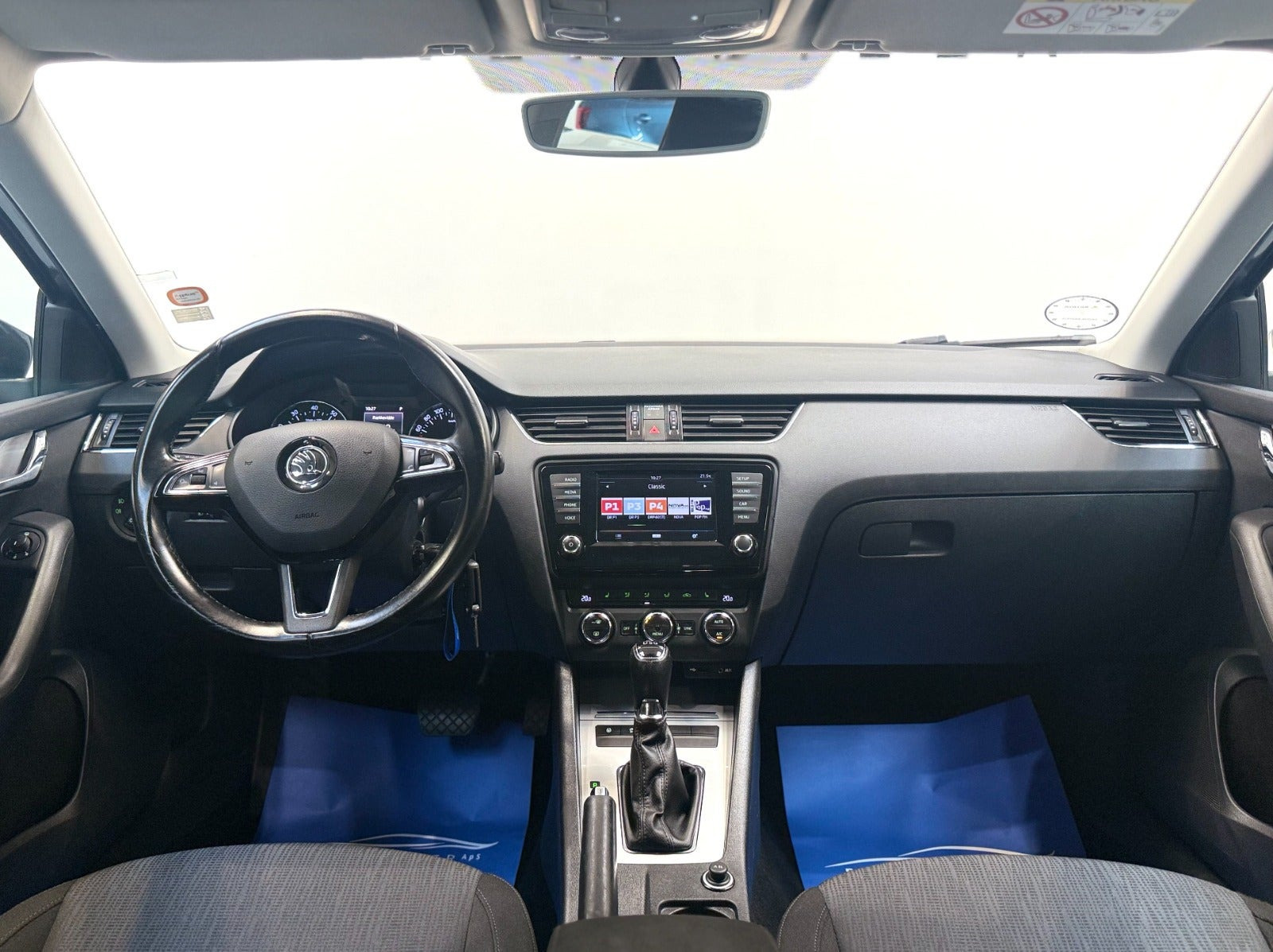 Grå Skoda Octavia fra 2017