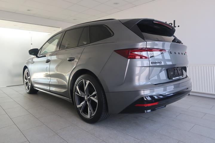 Grå Skoda Enyaq fra 2023