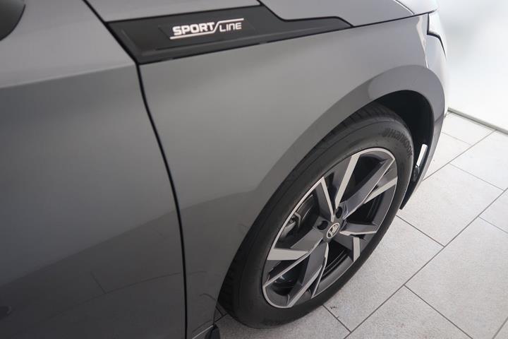 Grå Skoda Enyaq fra 2023