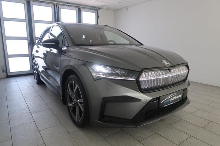 Grå Skoda Enyaq fra 2023