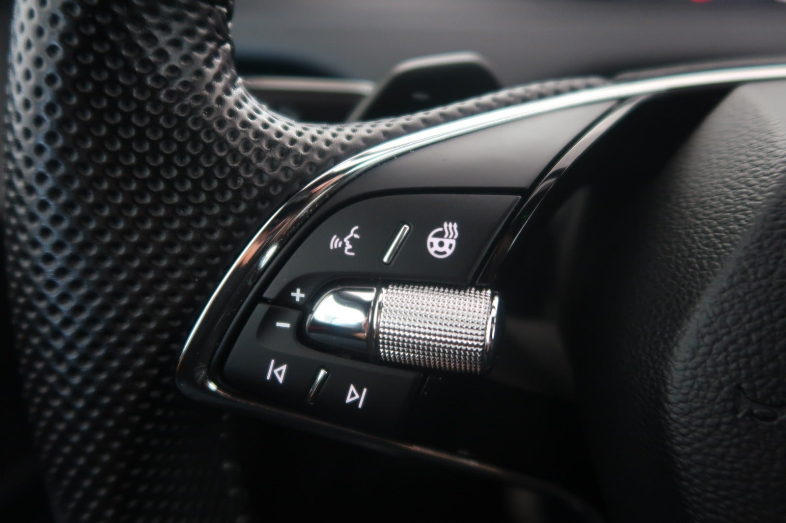 Grå Skoda Enyaq fra 2023