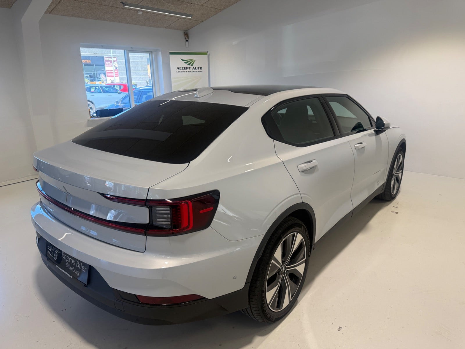 Grå Polestar 2 fra 2023