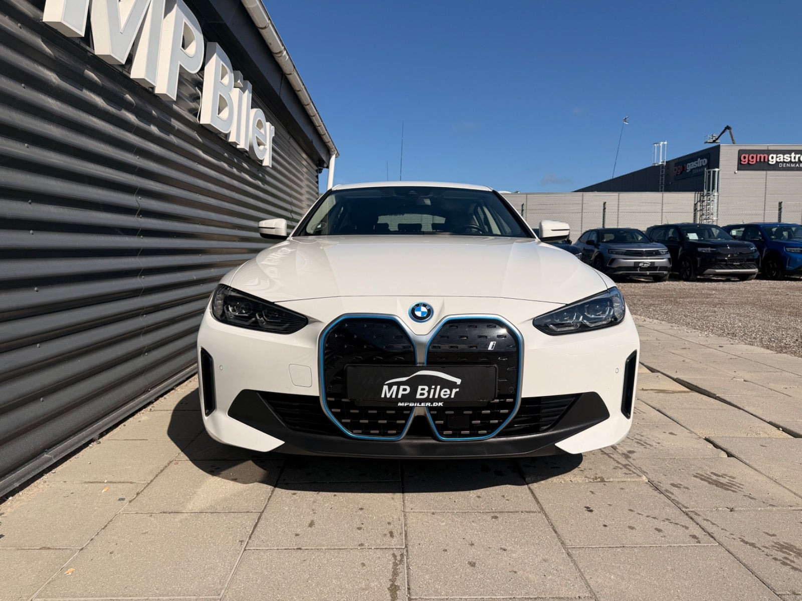 Hvid BMW i4 fra 2024