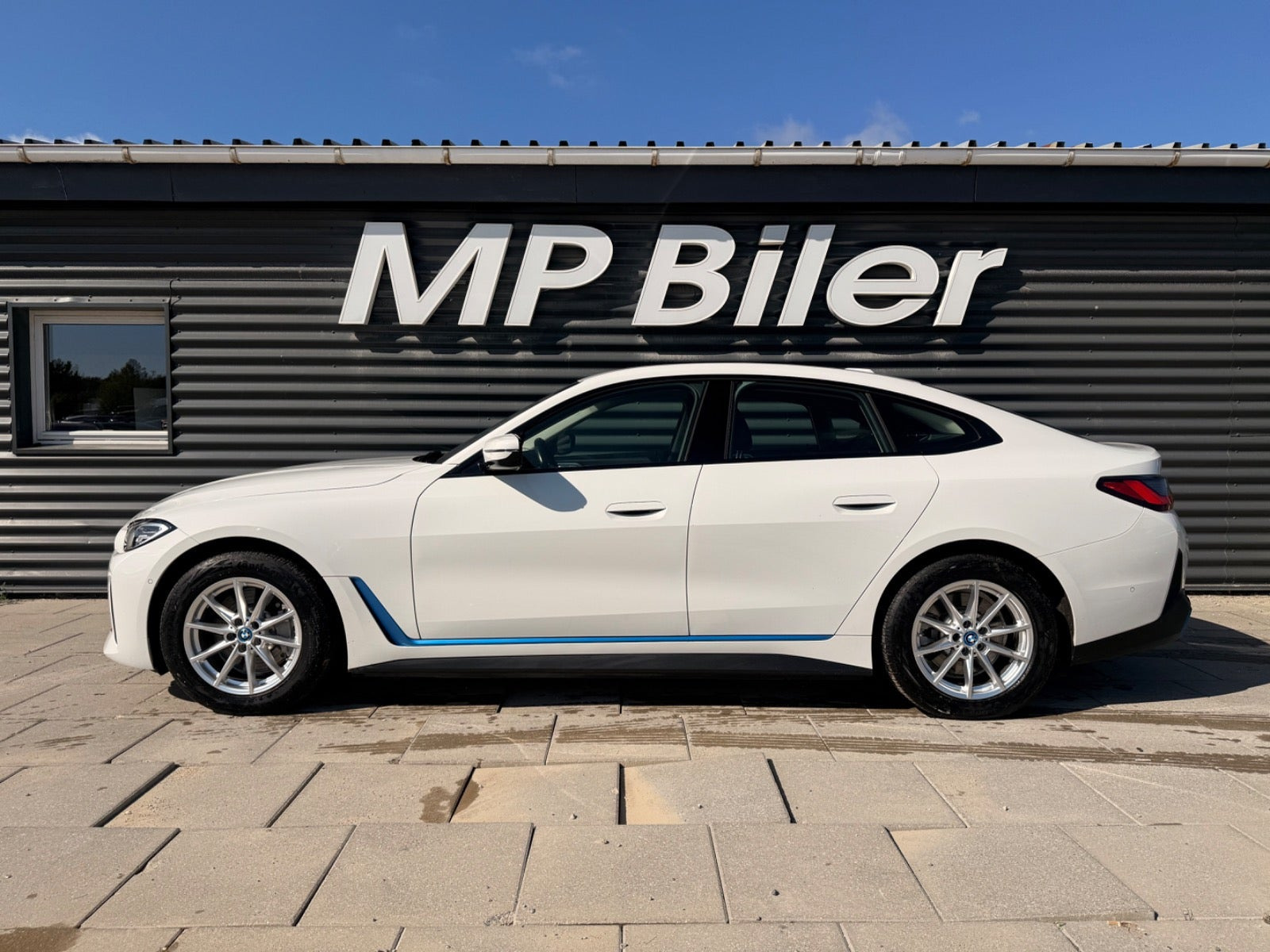 Hvid BMW i4 fra 2024