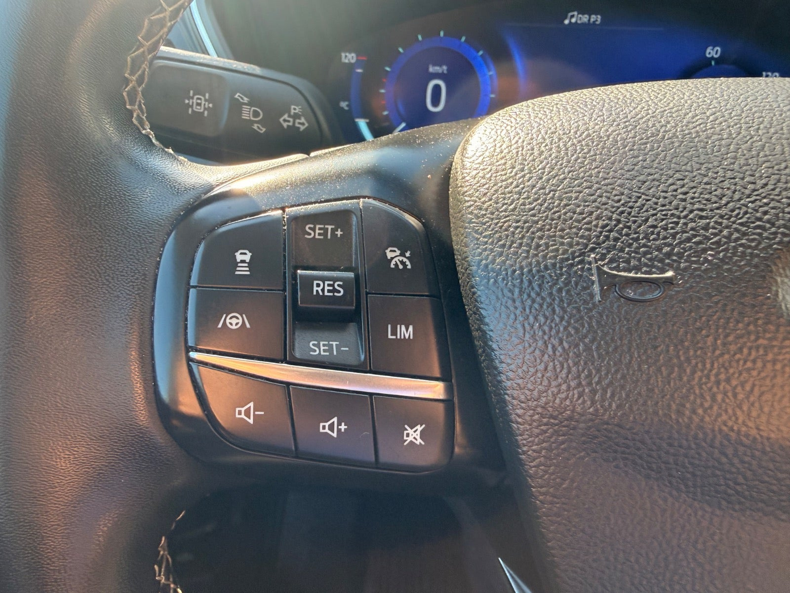 Sort Ford Kuga fra 2022