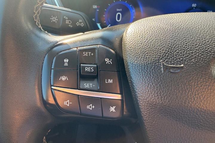 Sort Ford Kuga fra 2022
