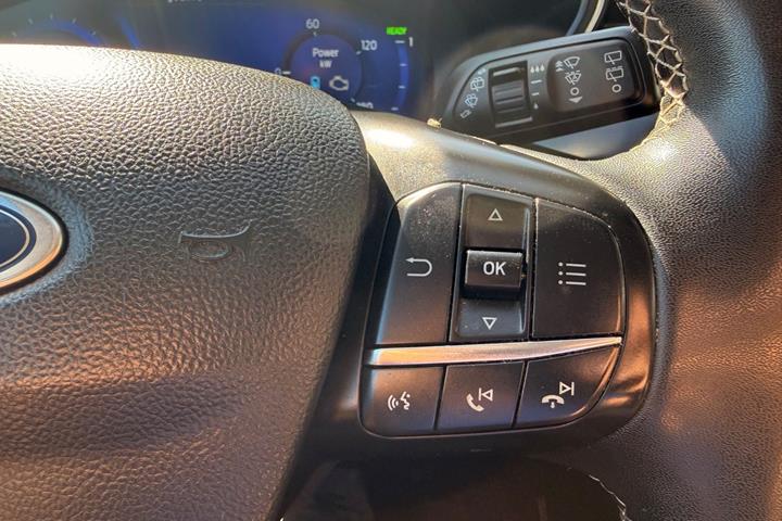 Sort Ford Kuga fra 2022