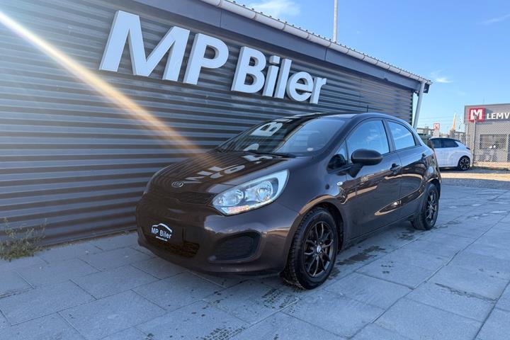 Brun Kia Rio fra 2012
