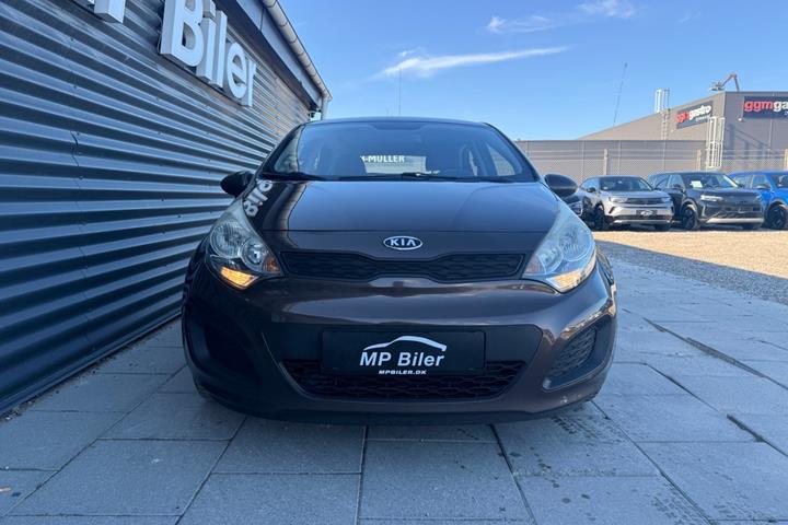 Brun Kia Rio fra 2012