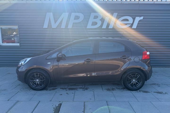 Brun Kia Rio fra 2012