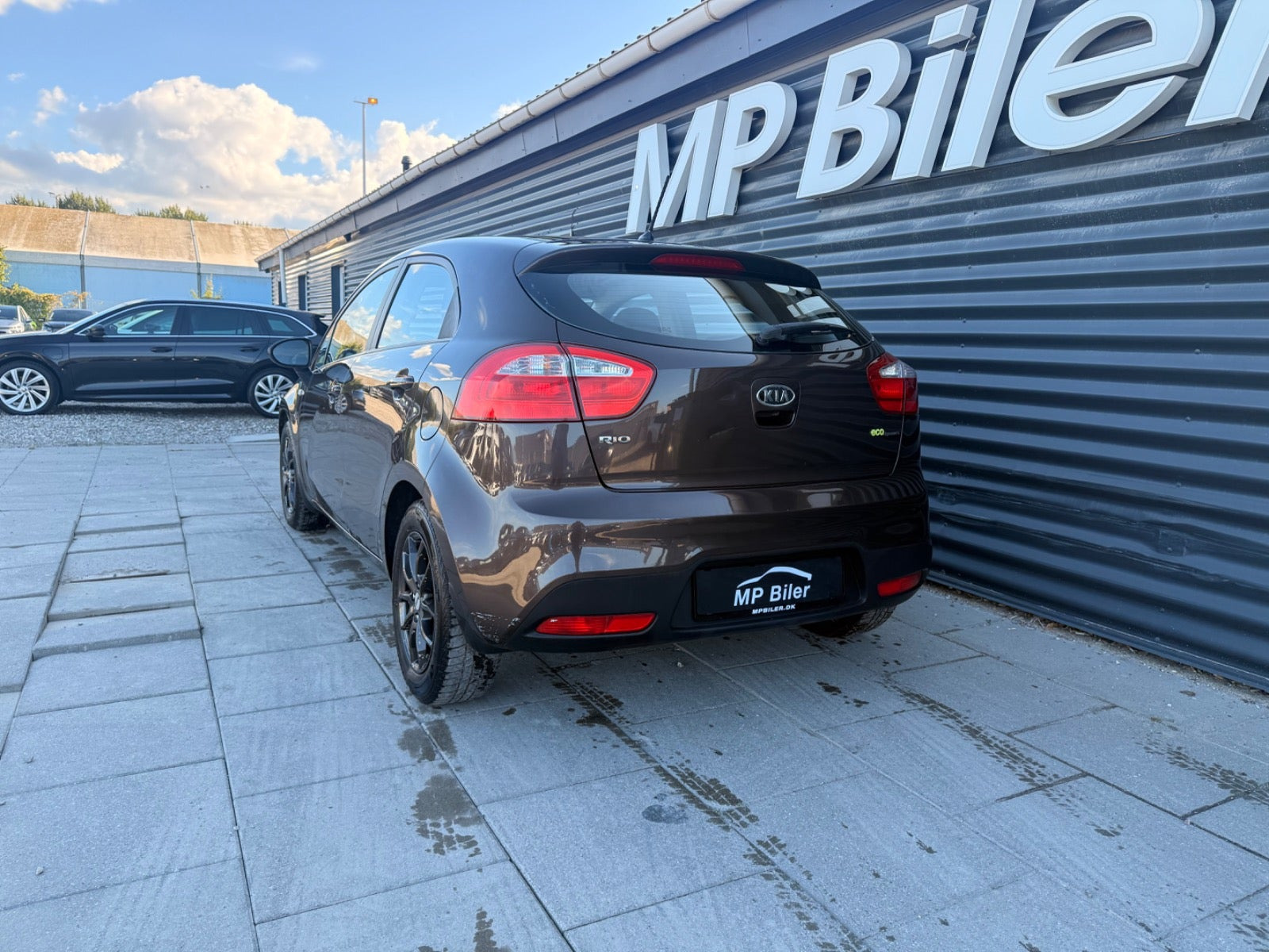 Brun Kia Rio fra 2012