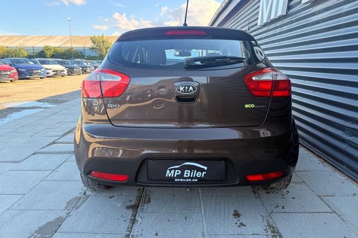 Brun Kia Rio fra 2012