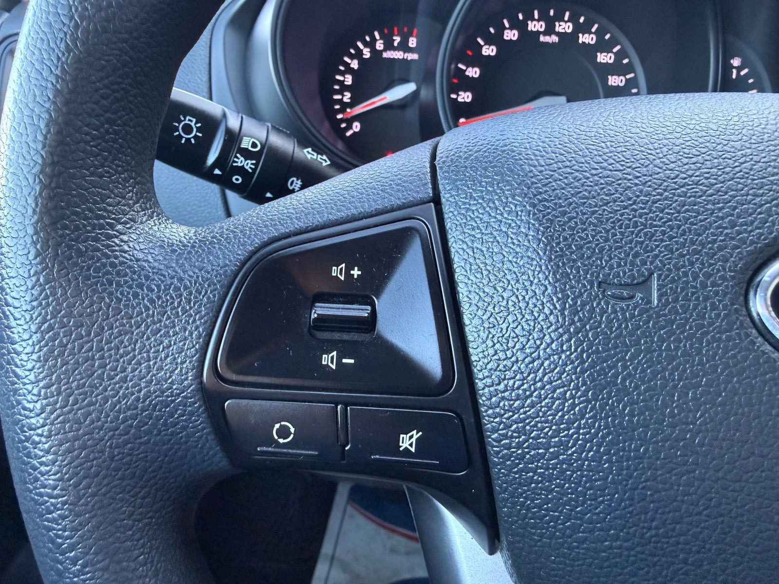 Brun Kia Rio fra 2012