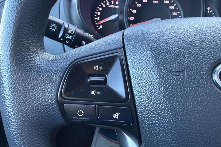 Brun Kia Rio fra 2012