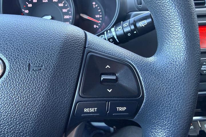 Brun Kia Rio fra 2012