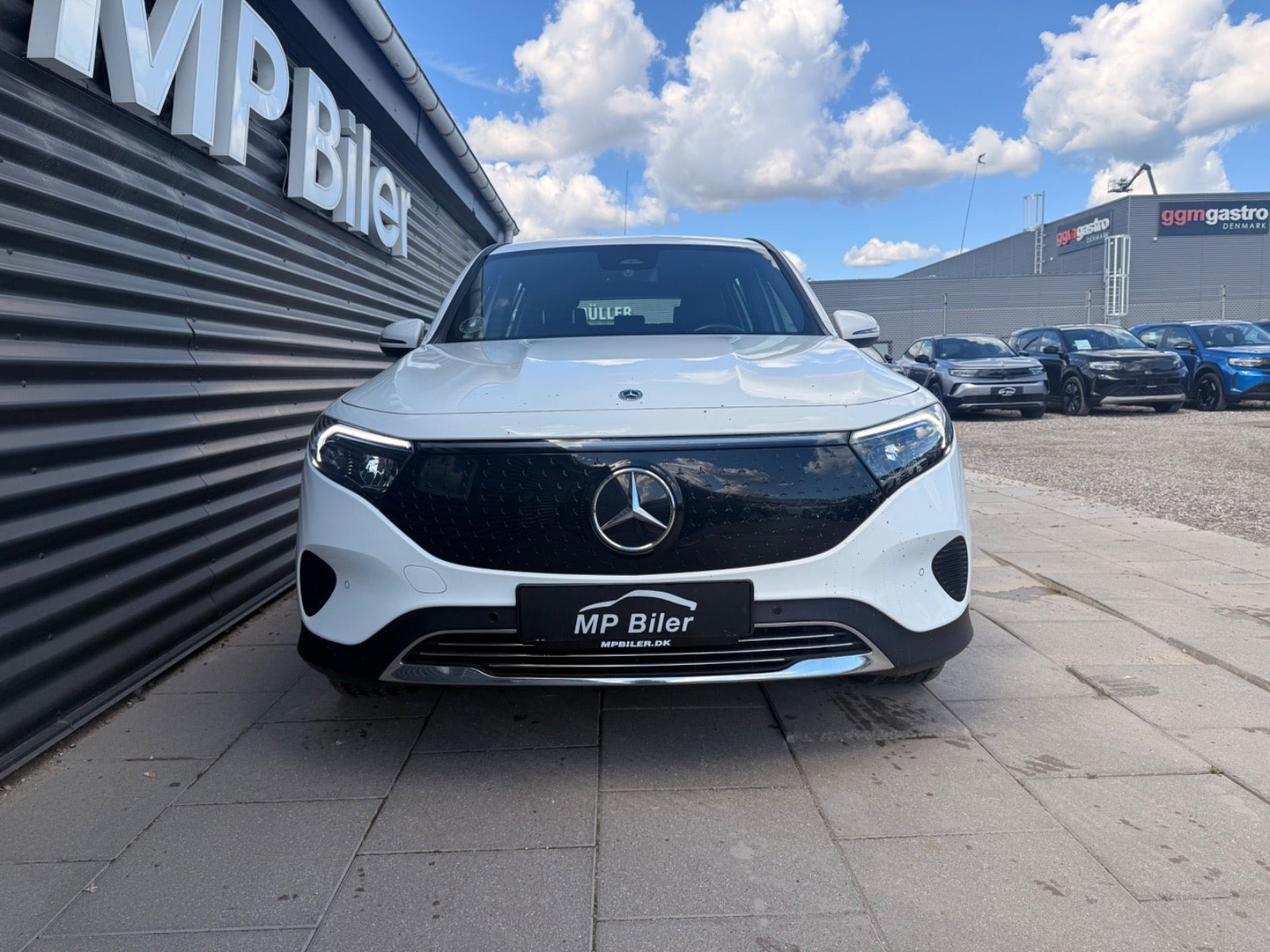 Hvid Mercedes EQB250+ fra 2024