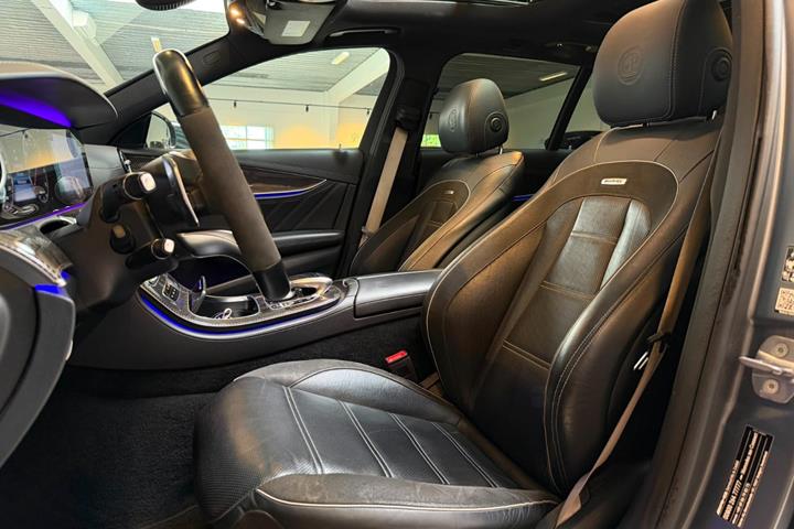 Grå Mercedes E63 fra 2017