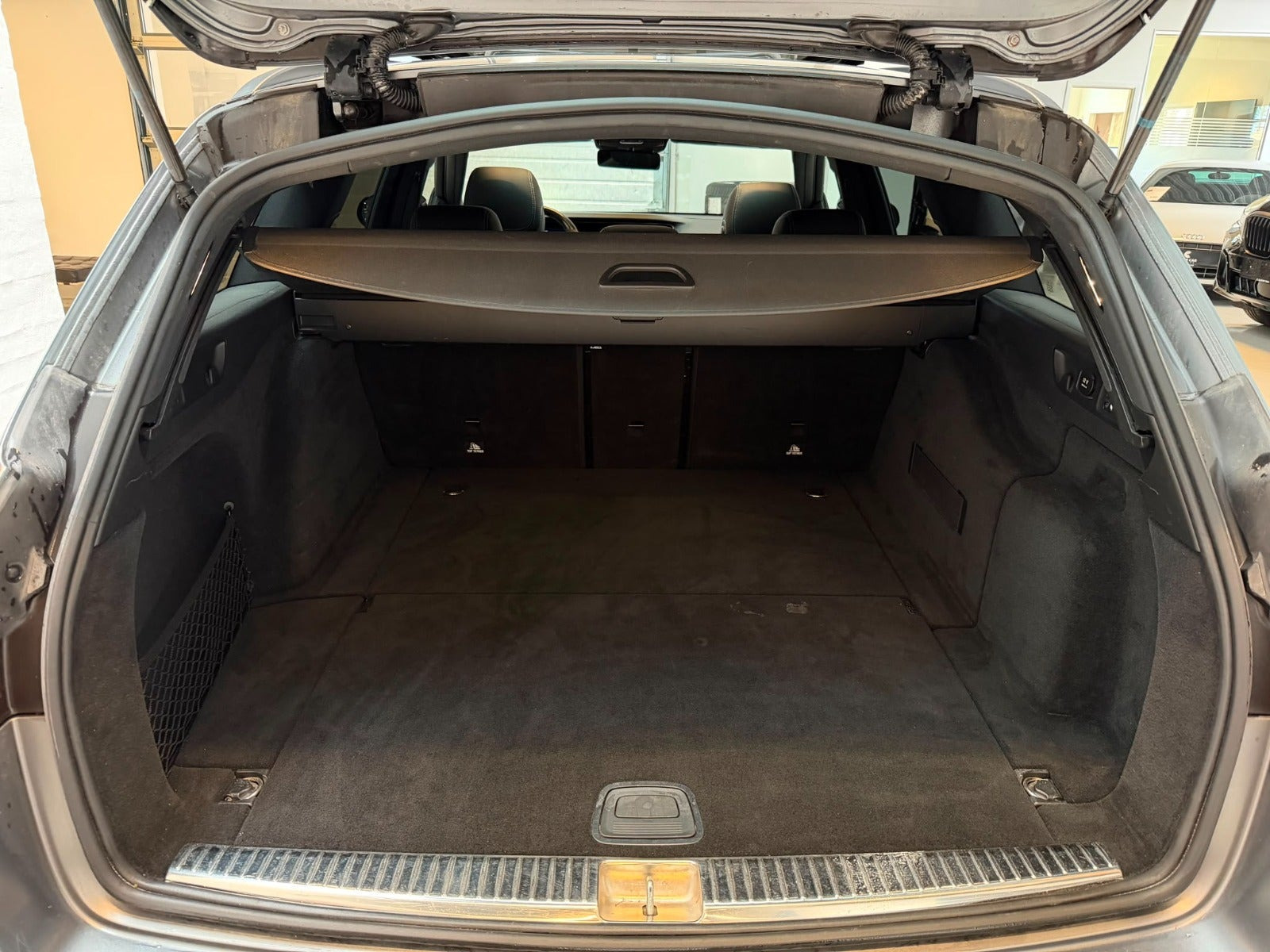 Grå Mercedes E63 fra 2017