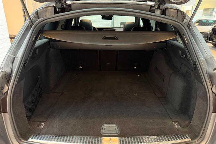 Grå Mercedes E63 fra 2017