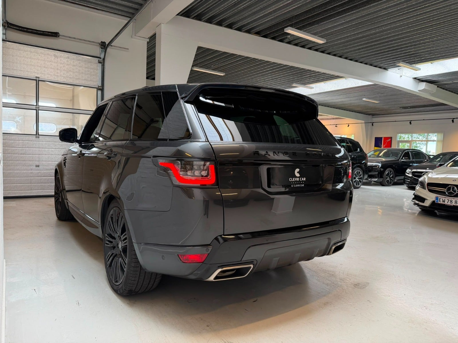 Grå Land Rover Range Rover sport fra 2019