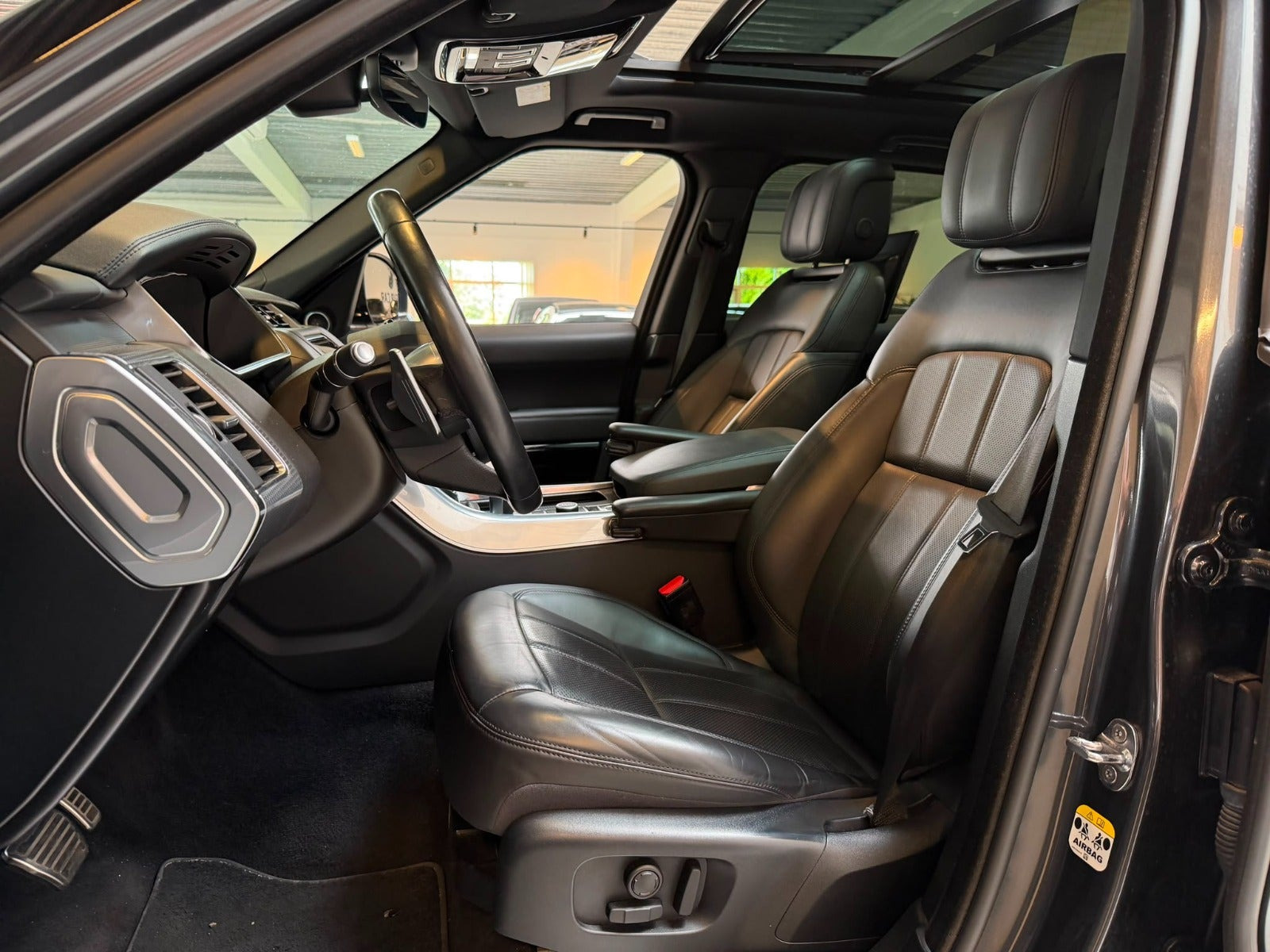 Grå Land Rover Range Rover sport fra 2019