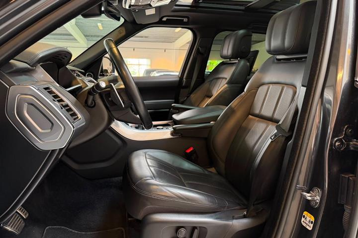 Grå Land Rover Range Rover sport fra 2019