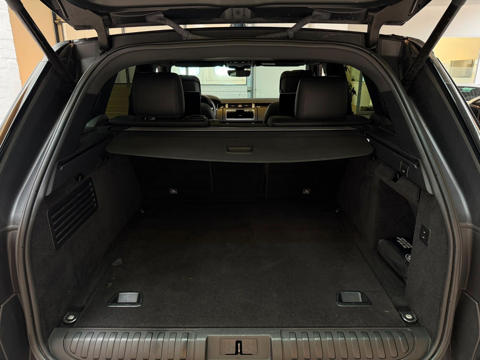 Grå Land Rover Range Rover sport fra 2019