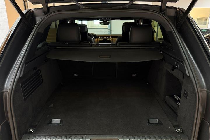 Grå Land Rover Range Rover sport fra 2019