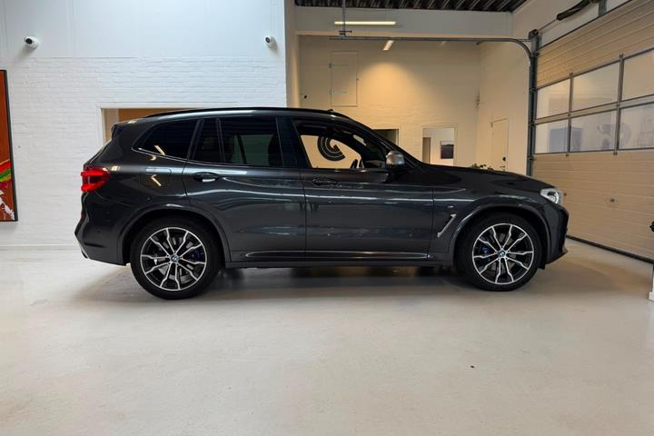 Grå BMW X3 fra 2018
