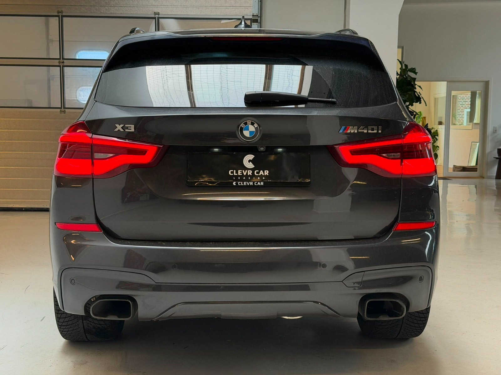 Grå BMW X3 fra 2018