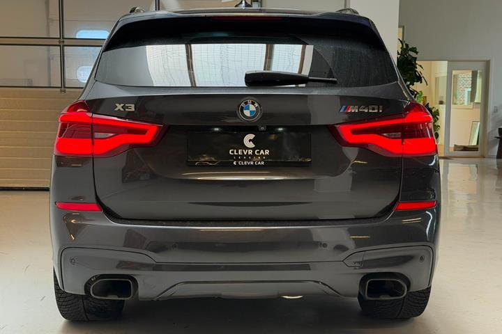 Grå BMW X3 fra 2018