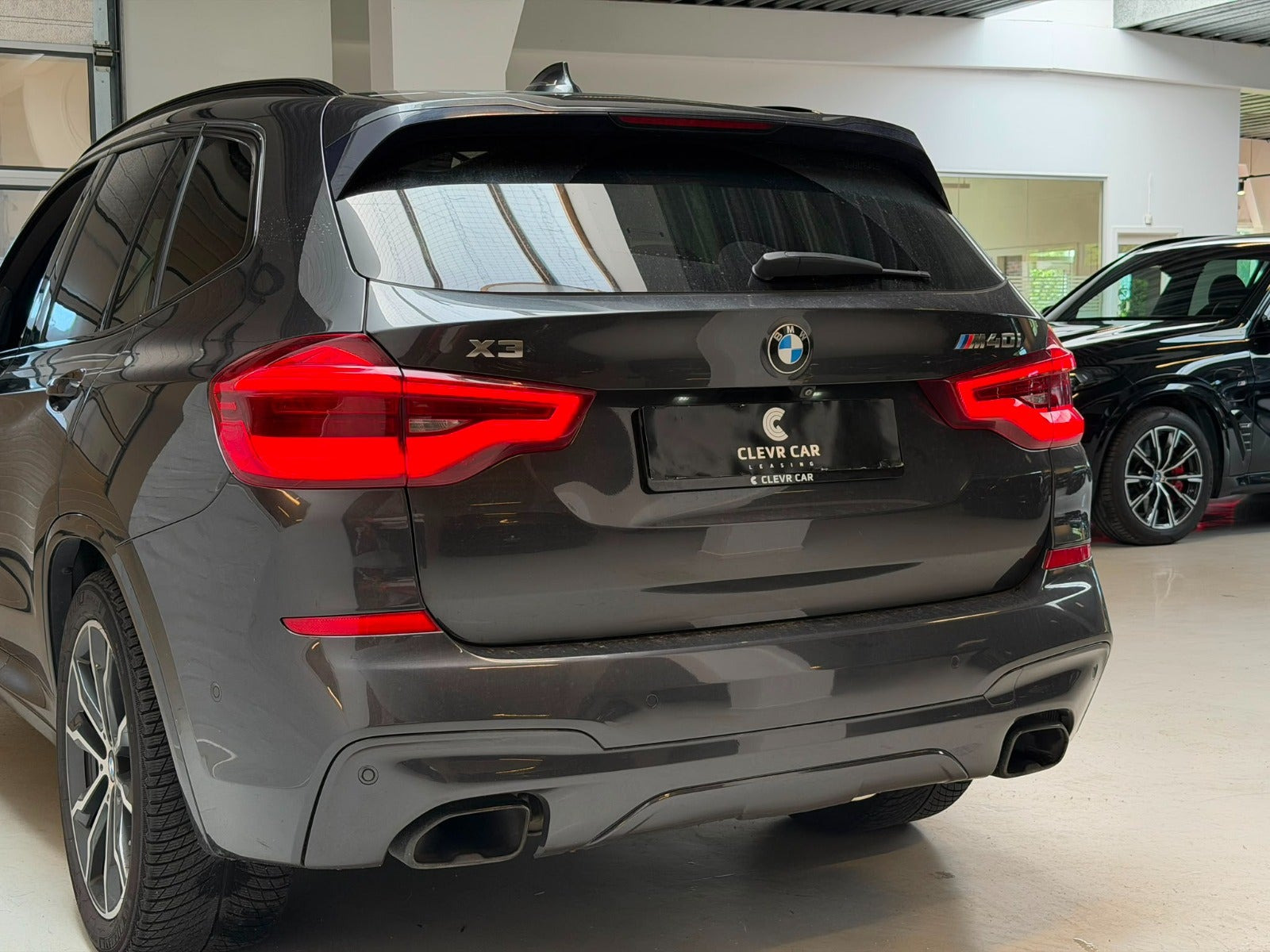 Grå BMW X3 fra 2018