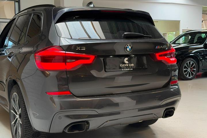 Grå BMW X3 fra 2018