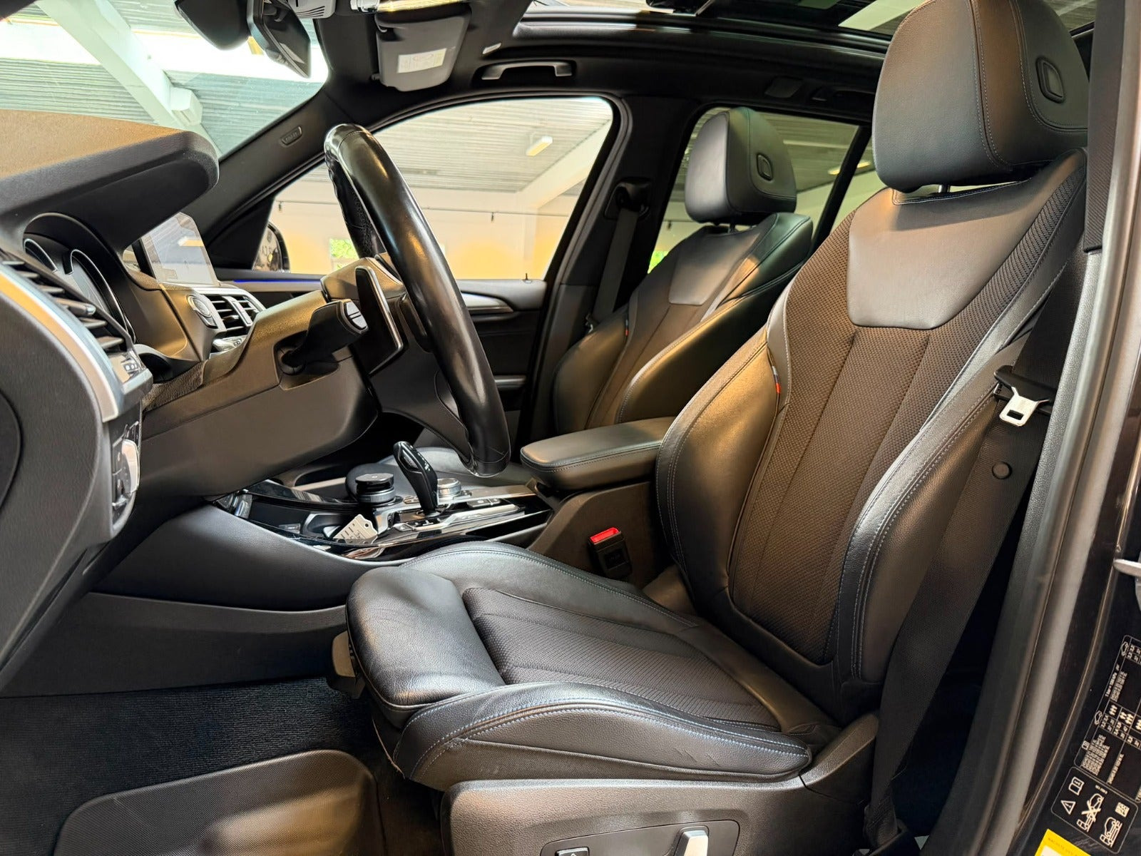 Grå BMW X3 fra 2018