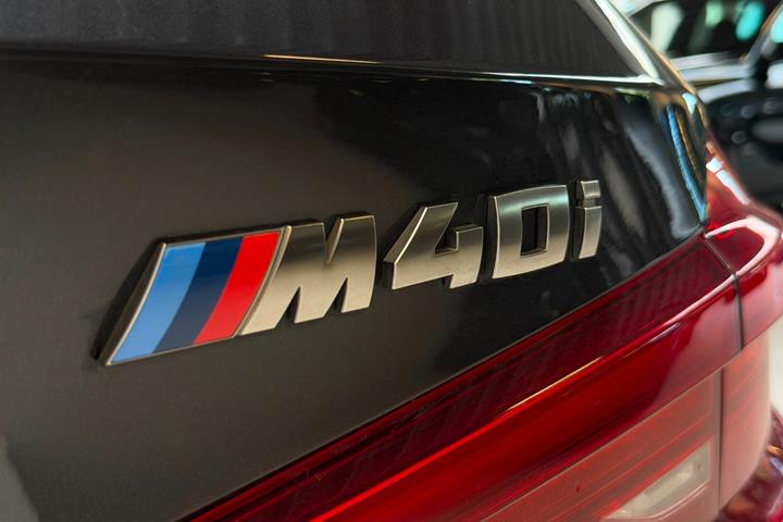 Grå BMW X3 fra 2018