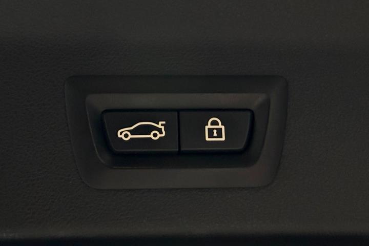 Grå BMW X3 fra 2018