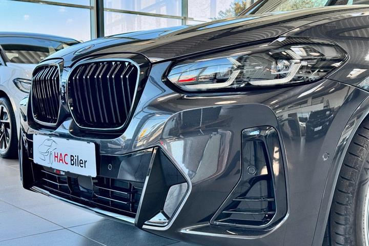 Grå BMW iX3 fra 2023