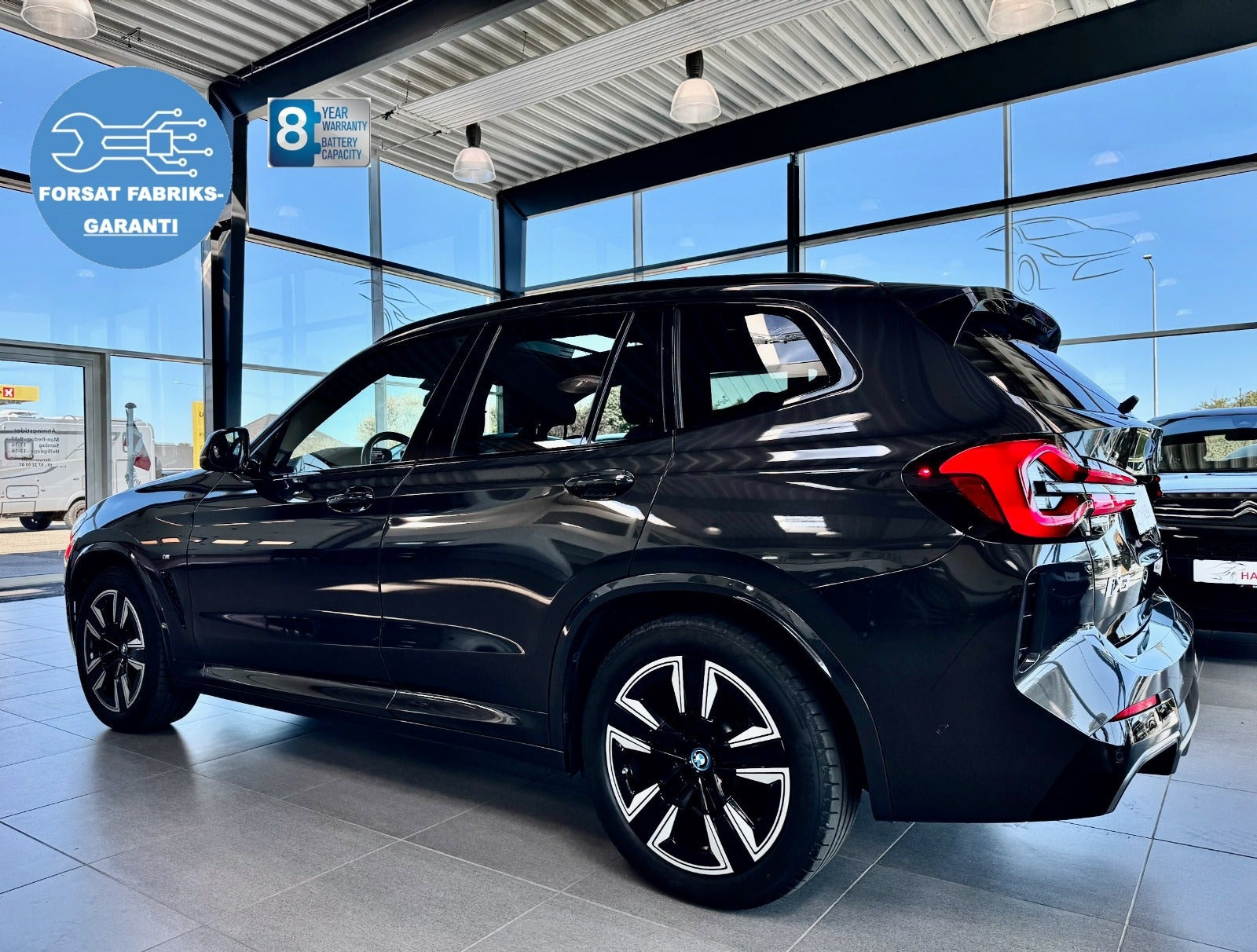 Grå BMW iX3 fra 2023