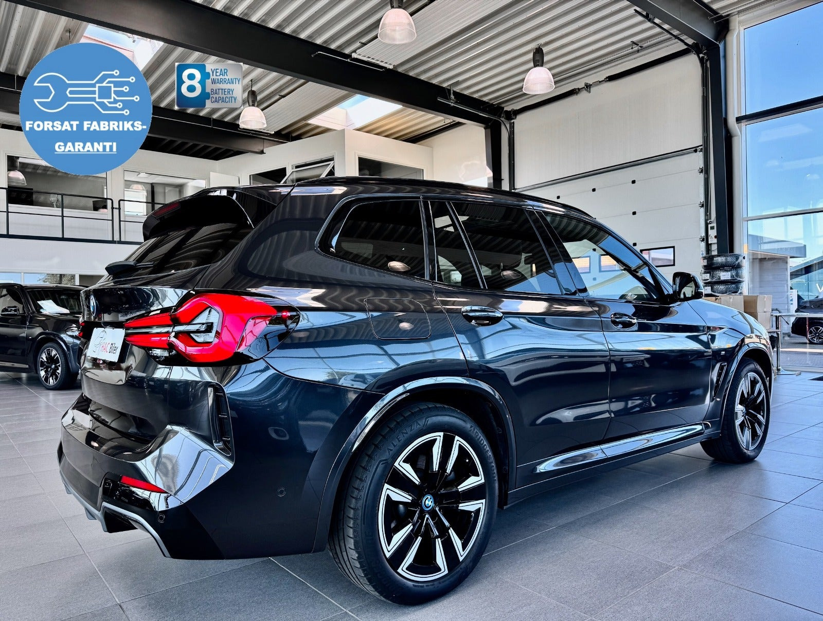 Grå BMW iX3 fra 2023