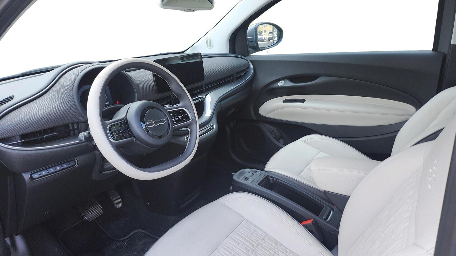 Grå Fiat 500e fra 2023
