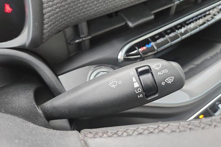 Grå Fiat 500e fra 2023