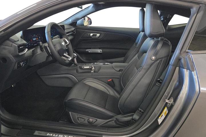 Grå Ford Mustang fra 2025